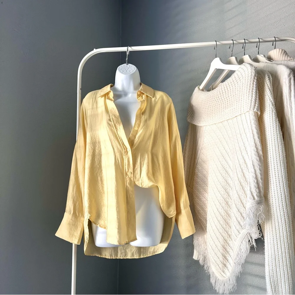โ๏ธsoldโ๏ธOversized Light Yellow Button Down Shirt - Picture 4 of 16